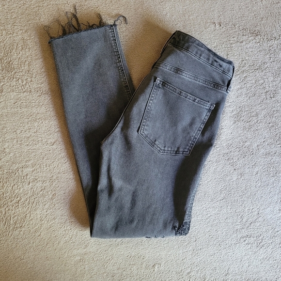 We The Free faded black floral embroidered raw hem jeans size 25​ - Picture 3 of 15
